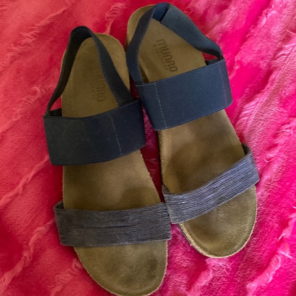 Munro sandals - Picture 1 of 6